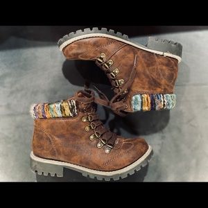 St John's Bay Rainbow Cuff Hiking Boots